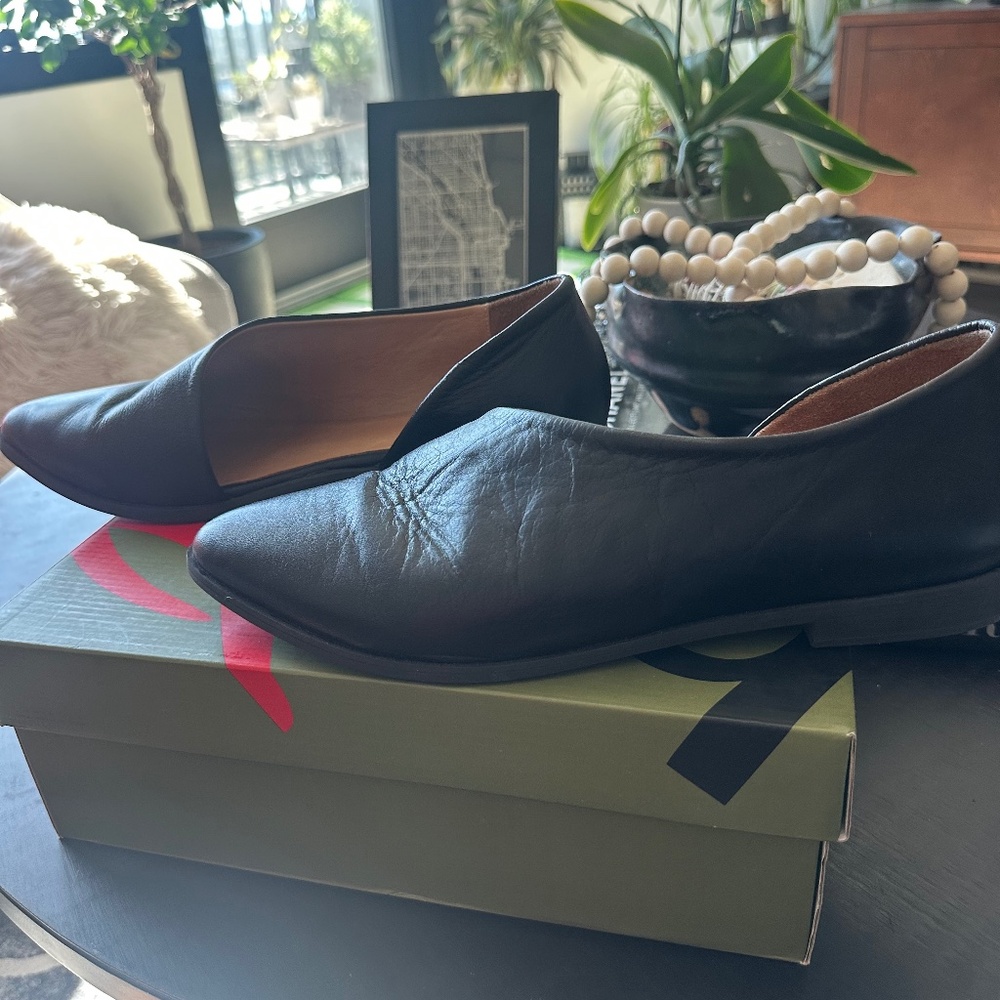 Bueno Brandi flats
